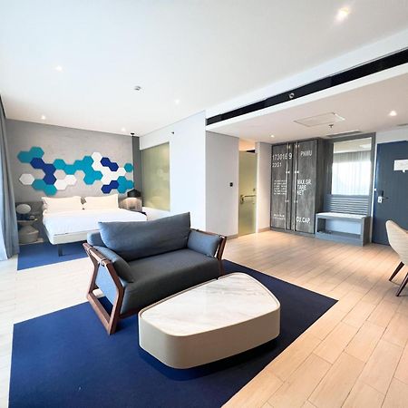 Hotel Ibis Styles Batam Nagoya Exterior foto
